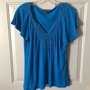 Cable & Gauge V-neck top